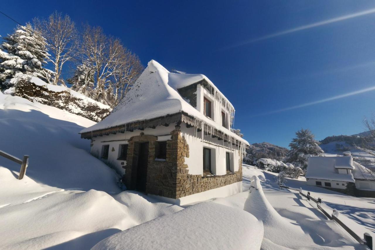 Villa Chalet Avec Vue Panoramique Sur Le Plomb Du Cantal Saint-Jacques-des-Blats Exterior foto